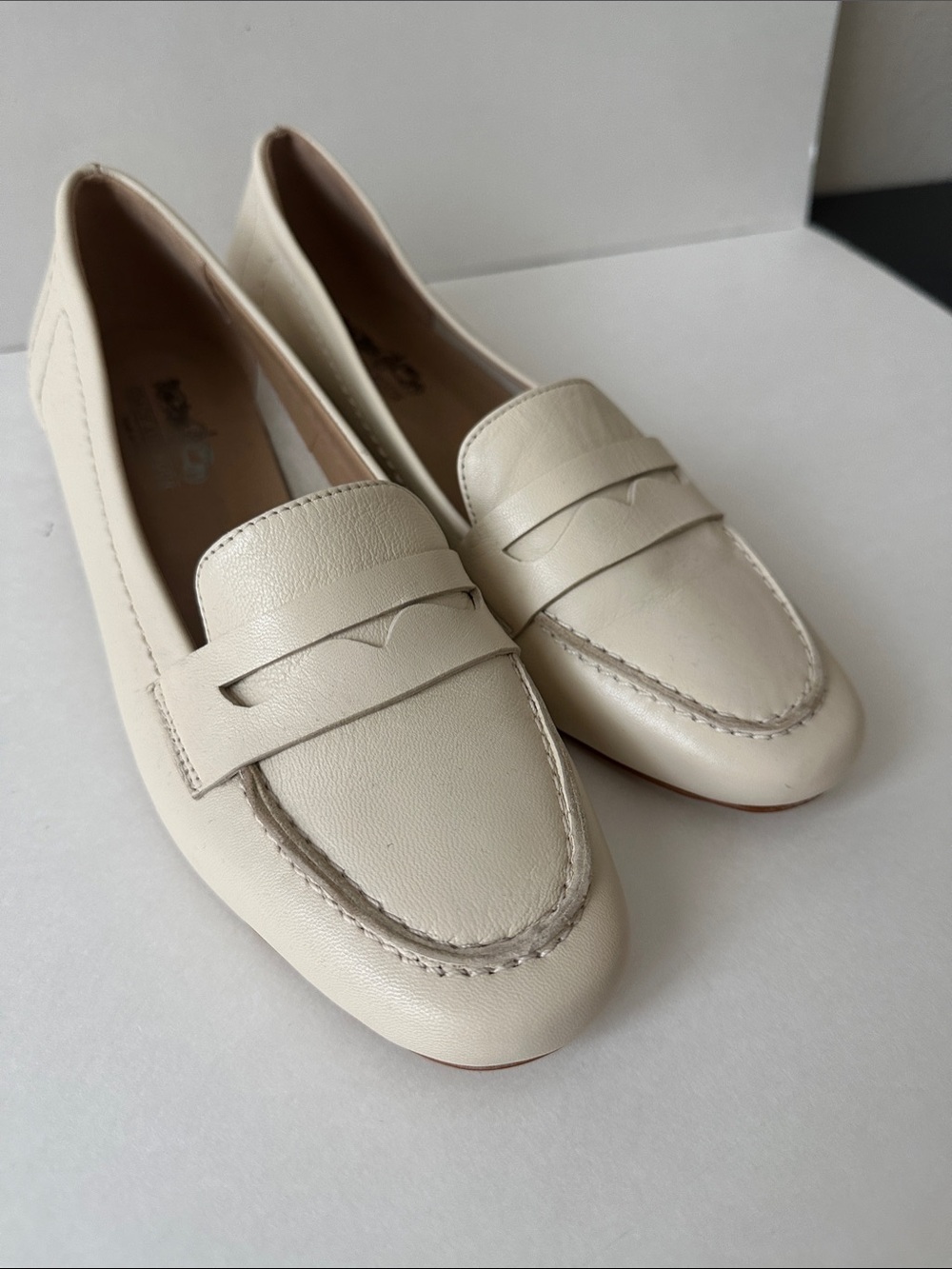 Coach Women's Cream Ivory Leather Penny Loafers Size 7.5 (runs small)